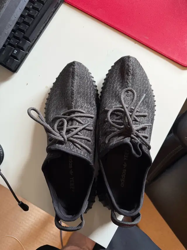 yeezy pirate black size 11 in Men's Shoes in St. Catharines - Image 2