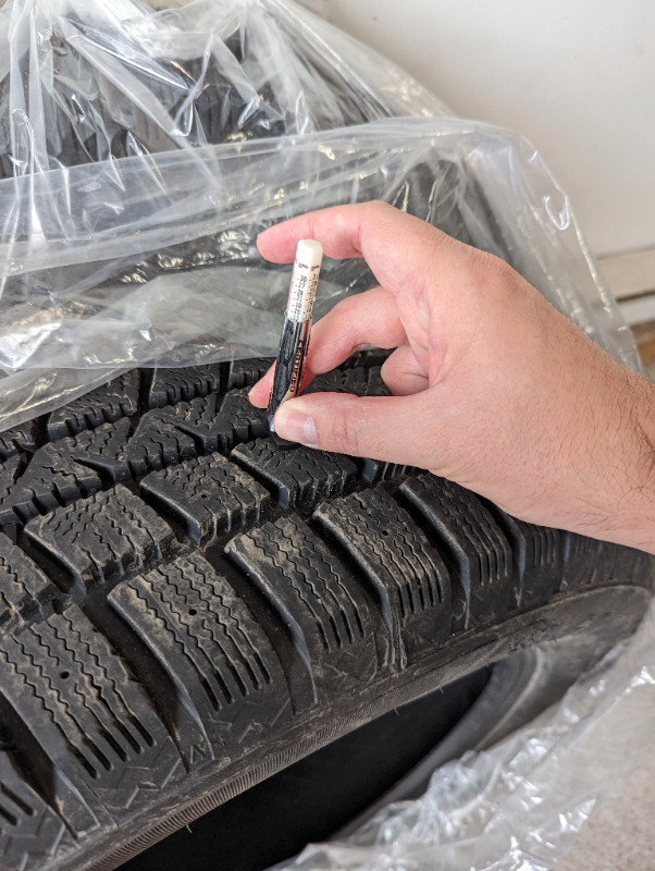 Pneus hiver/ Winter tires Goodyear Winter Command 225/60R18 100T dans Pneus et jantes  à Longueuil/Rive Sud - Image 2