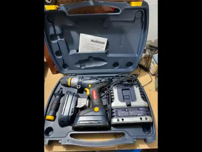 Neufs Mastercraft .Grosse Perceuse /viseuse 18 V chargeur batterie et scie va et vient avec 2 lames...