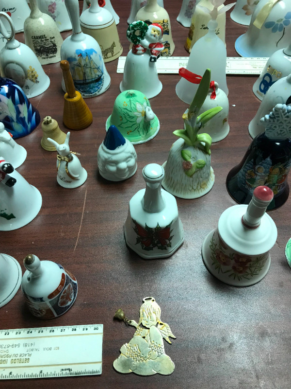 Antique / Ancien 54 Cloche en porcelaine collection dans Art et objets de collection  à Laurentides - Image 4