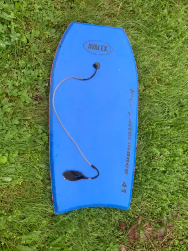 Planche de surf horizontal Avalex high performance 41 in Water Sports in Saguenay - Image 2