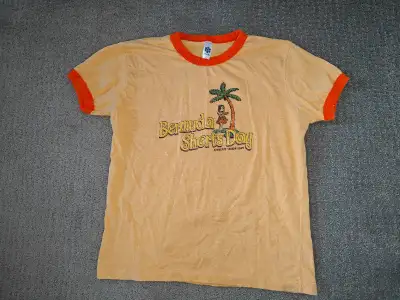 University of Calgary Bermuda Shorts Day BSD Shirt - Fits Small, View more