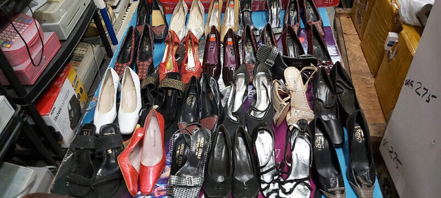 Ladies Leather shoes European Made, new, 25 pairs, sold as a lot dans Femmes - Chaussures  à Edmundston