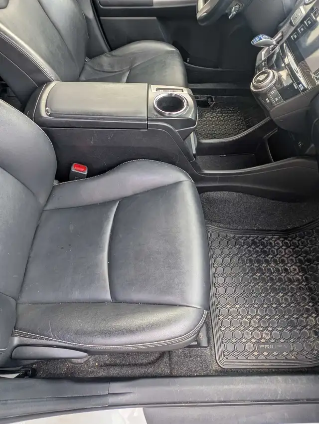 2016 Toyota Prius V **certified**538899614123970566