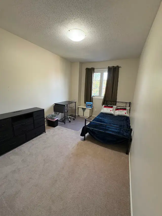 3 rooms rental - working Women/ ladies in Room Rentals & Roommates in Oshawa / Durham Region - Image 9