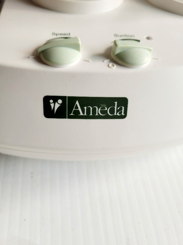 Ameda Purly Yours Double Breast Electric Pump W/ Accessories  dans Nourriture et chaises hautes  à Ville de Montréal - Image 3