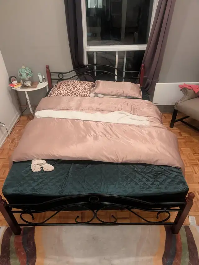 Lit Queensize complet - (Base de Lit + Matelas) in Beds & Mattresses in City of Montréal - Image 3