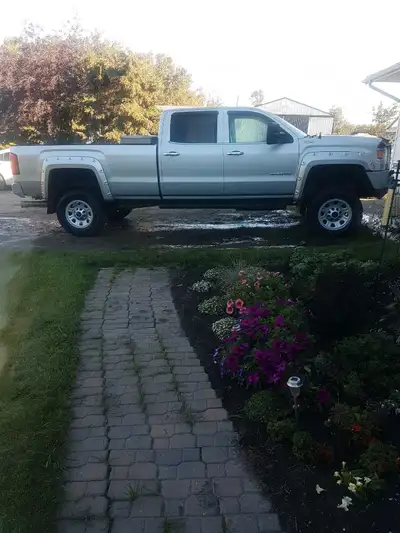 GMC Duramax Diesel 3500 4x4 truck is deleted, 6"lift leather, heated seats, power locks, heated seat...