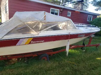 Peterborough 18'6" avec Mercury 140 Forces 2 temps. Viens avec trailer. Il faut un nouveau câble de...