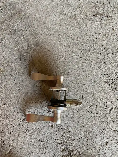 Closet door knobs460680325644963842