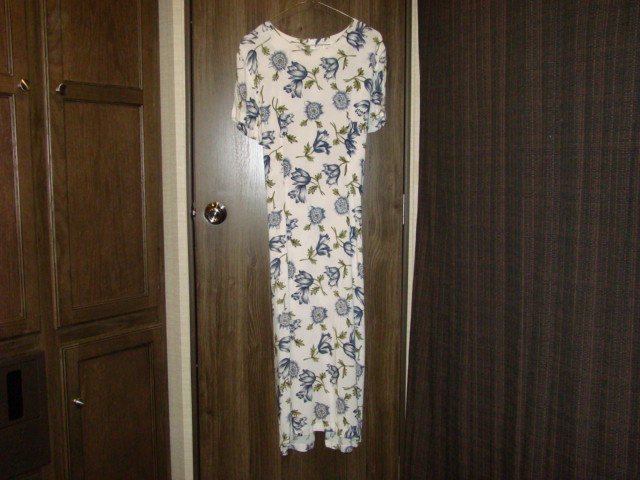 Six Woman's Quality Dresses in Women's - Dresses & Skirts in Comox / Courtenay / Cumberland - Image 4
