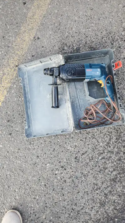 bosch bull dog hammer drill sds spline 2bits 80$$, View more