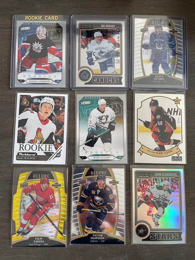 Big stack of rookie hockey cards dans Art et objets de collection  à Hamilton - Image 2