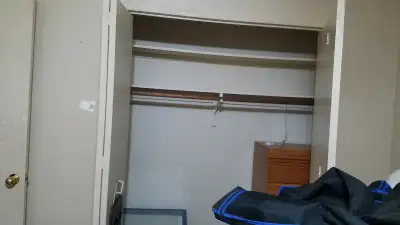 Master bedroom, shared bathroom and kitchen. 1 gb unlimited internet included $700. Available aug 1s...
