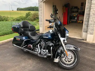 Gorgeous Ultra Limited- beautiful two tone blue pearl/black - Excellent condition- upgrades galore -...