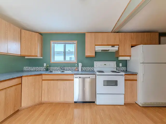 3 Bed 2 Bath Mobile Home Near Saskatoon. Garage + Open View in Houses for Sale in Saskatoon - Image 5