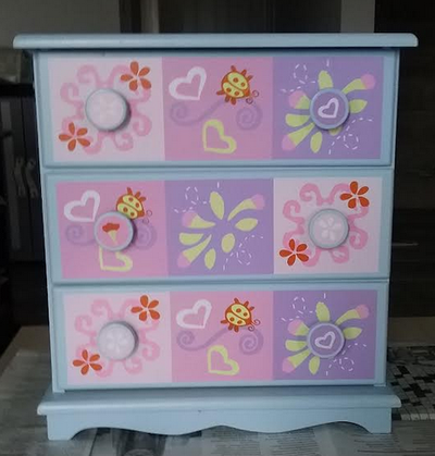 Wooden jewelry box, used,like new. Dimensions: L 10.63" X W 5.51" X H 11.81" ( L 27 cm X W 14 cm X H...