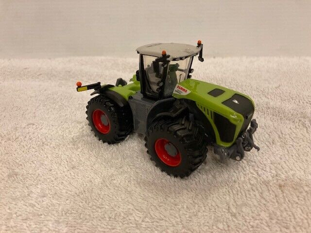 1/64 CLAAS XERION 5000 Farm Toy Tractor in Toys & Games in Regina - Image 2