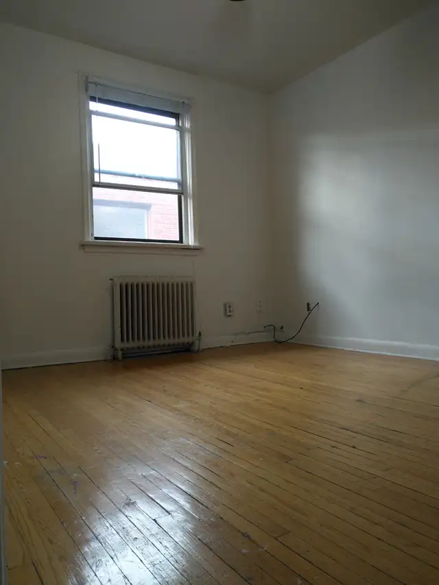 2 Bdrms 1 Bath Apartment Great Location, Don't Miss The Deal