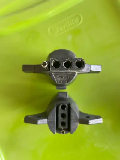 Two 4 pin adapters and one electric brake adapter. $5 each. WSPU