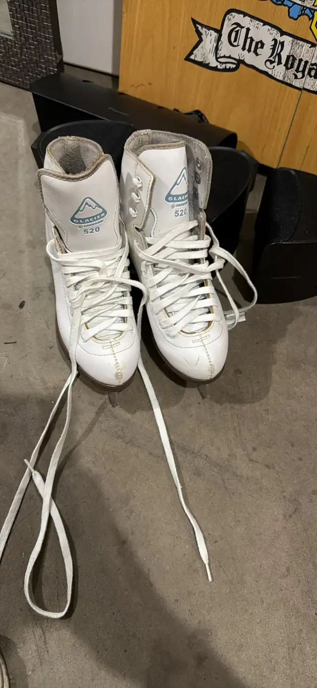 Jackson Glacier 520 Figure Skates