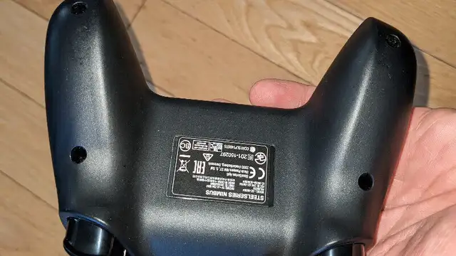 SteelSeries Nimbus+ Bluetooth Mobile Gaming Controller in Other in Mississauga / Peel Region - Image 5
