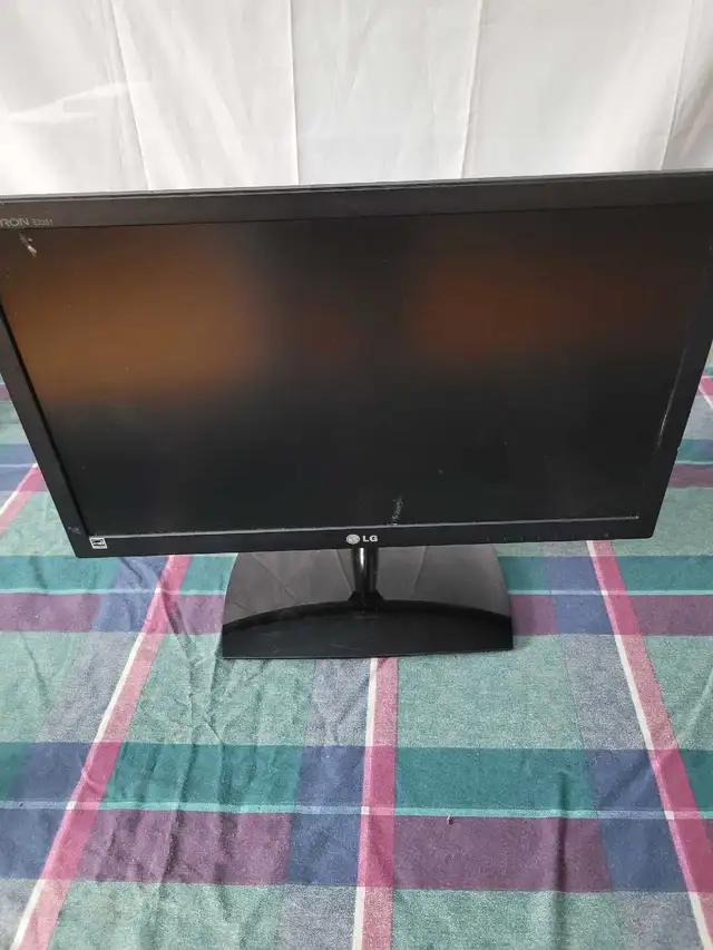 Flat Screen in Monitors in Brantford - Image 4