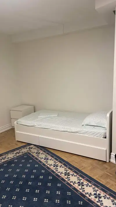 ✨ ROOM FOR RENT – WINCOTT DR ✨ Private, bright room available in a clean apartment on Wincott Drive,...