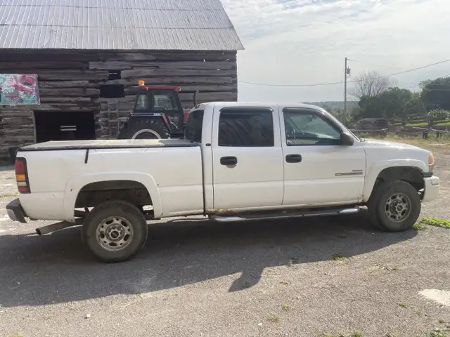 2004 GMC Sierra 2500HD in Cars & Trucks in Renfrew - Image 5