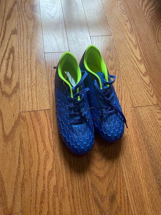 Hawkwell Kids Athletic Outdoor/Indoor Comfortable Soccer Shoes in Football in Oakville / Halton Region - Image 2