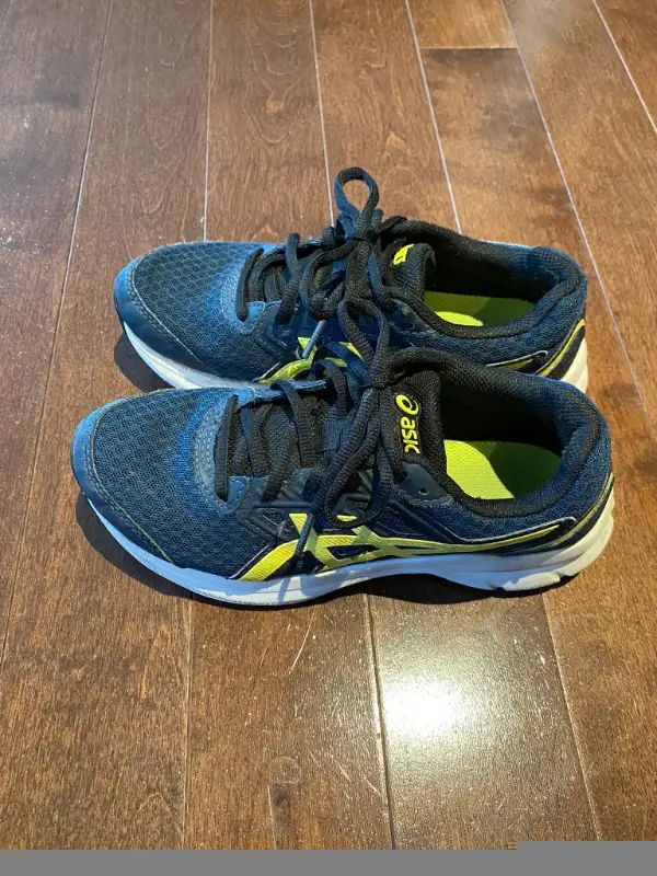 Selling Asics & Under Armour runners - Size 3.5 in Kids & Youth in St. Albert - Image 5