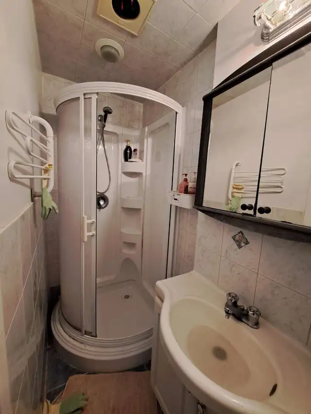 Room for Rent in Room Rentals & Roommates in City of Toronto - Image 3
