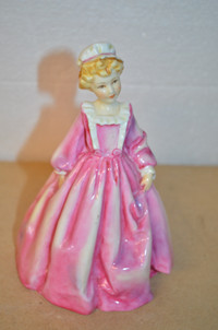 ROYAL WORCESTER GRANDMOTHER'S DRESS  FIGURINE