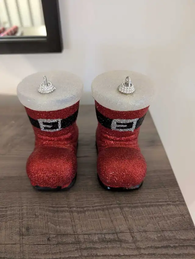 Christmas red,silver,white decoration lot in Holiday, Event & Seasonal in City of Montréal - Image 9