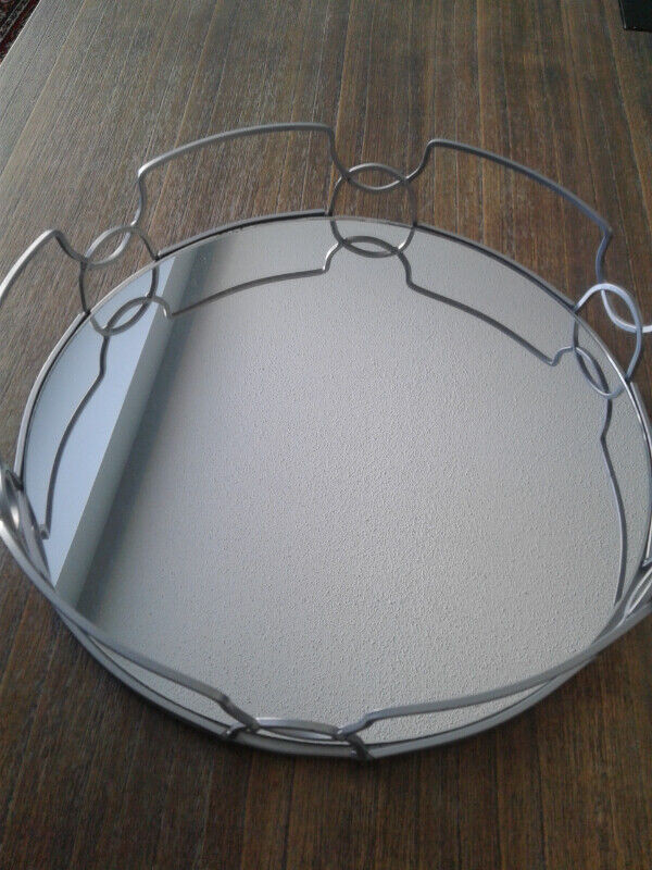 Round Mirror Decorative Tray in Home Décor & Accents in Markham / York Region - Image 3