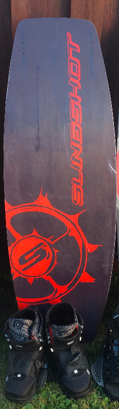 Mens slingshot 138cm wakeboard with size 10,11 bindings in Water Sports in City of Toronto - Image 2