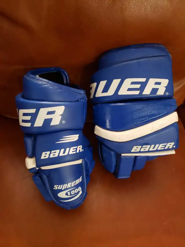 Mens BAUER Hockey Gloves Only used a few times like new in Hockey in Barrie - Image 3