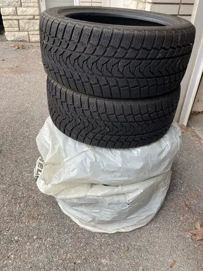 Je vends un ensemble de 4 pneus d'hiver Minerva mesurant 245 45 R18, parfaits pour assurer une condu...