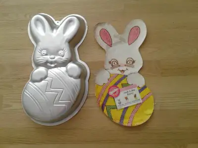 Moule a gâteau LAPIN avec un oeuf.  Wilton PÂQUES, View more