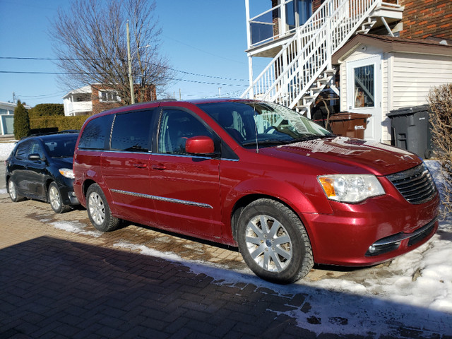 Chrysler Town And Country 2014 dans Autos et camions  à Granby - Image 3