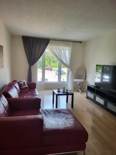 Très beau condo à louer à Gatineau, secteur Hull (Mont-Bleu). Ce condo est situé à proximité du cége...