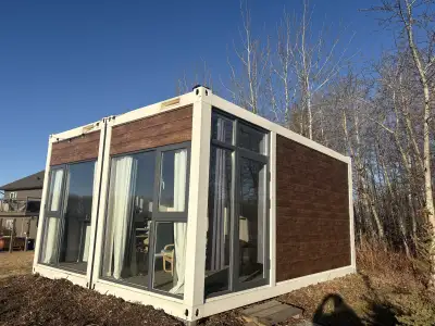 Selling to be moved It’s 15x19 feet. But is in two 7.5ft width sections Bright and spacious With Cub...