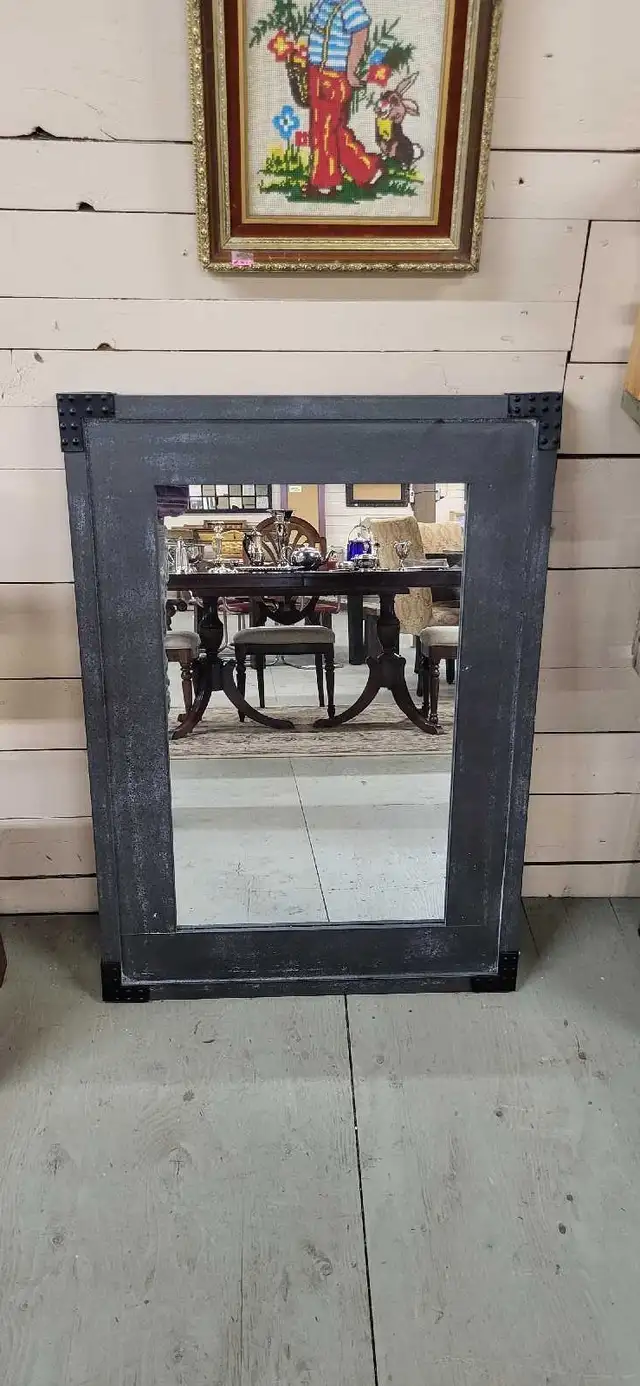 Industrial Style Mirror in Home Décor & Accents in Trenton - Image 3