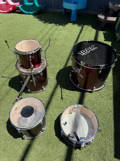 Hi im selling it cheap because the bottom skin of snare drum needs replacement, it will cost around...