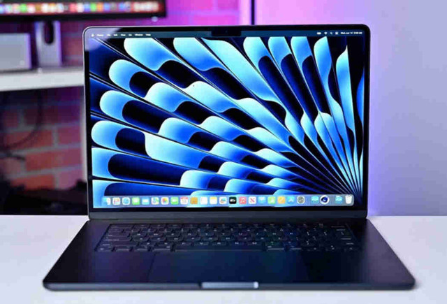 2023 MacBook Air Midnight 13-inch in Laptops in Saskatoon