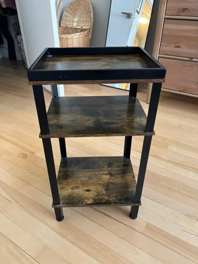 Meuble d’appoint / table de chevet style industriel in Other Tables in City of Montréal - Image 3