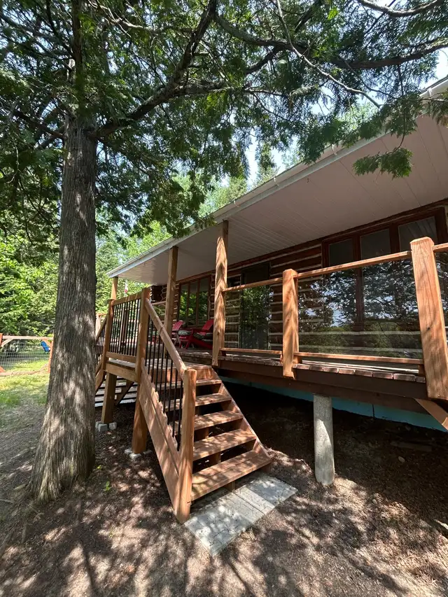 Loon Log cabin with 200 feet of waterfront in Quebec in Canada - Image 6