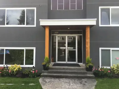 2 bedroom/1 bath apartment