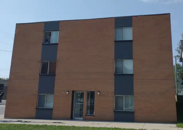 Downtown. Large 1 Bedroom Apt. All incl. utils.$1250