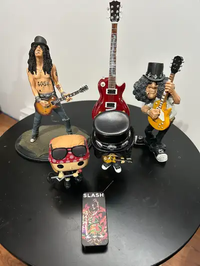 Figurines Slash Guns'N'Roses, peut vendre en lot ou séparé, prix sur demande ou $250 pour le lot, vo...